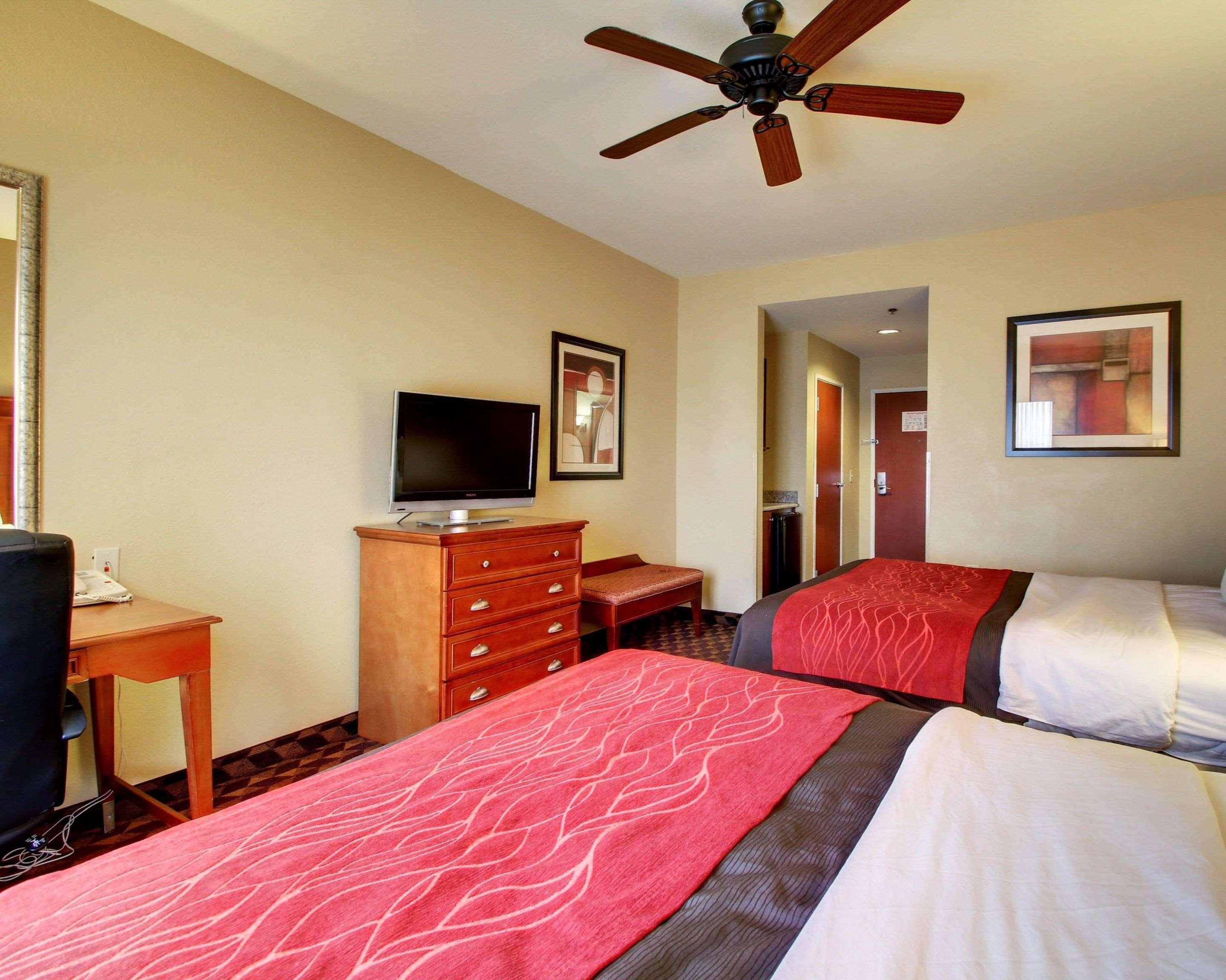 Comfort Inn & Suites Clinton Εξωτερικό φωτογραφία